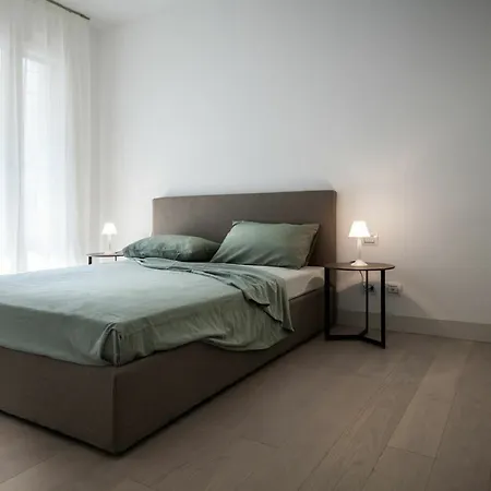 Number House - Number 19 Daire Milano